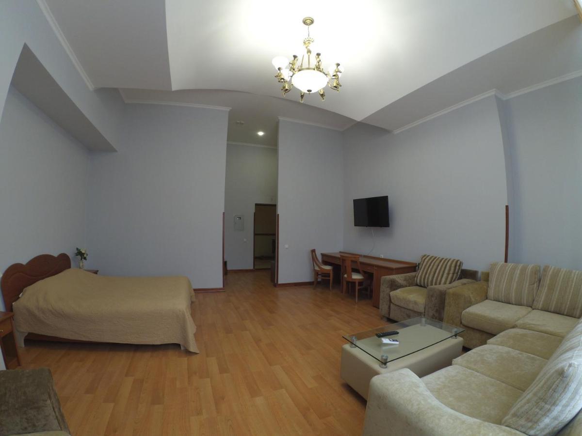 Готель Сосновий Бір Kozyn Exterior foto